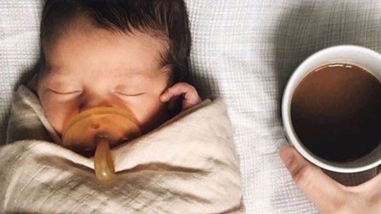 Τα παιδιά αφαιρούν ώρες ύπνου από τις μαμάδες!