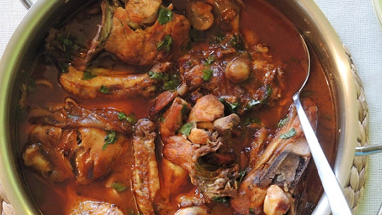 Κόκορας κρασάτος με πουρέ πατάτας