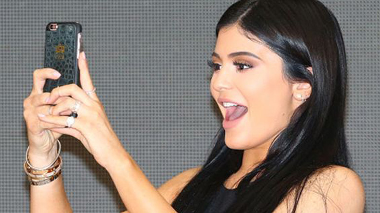 Kylie Jenner: Νέες φωτογραφίες με τη νεογέννητη Stormi!