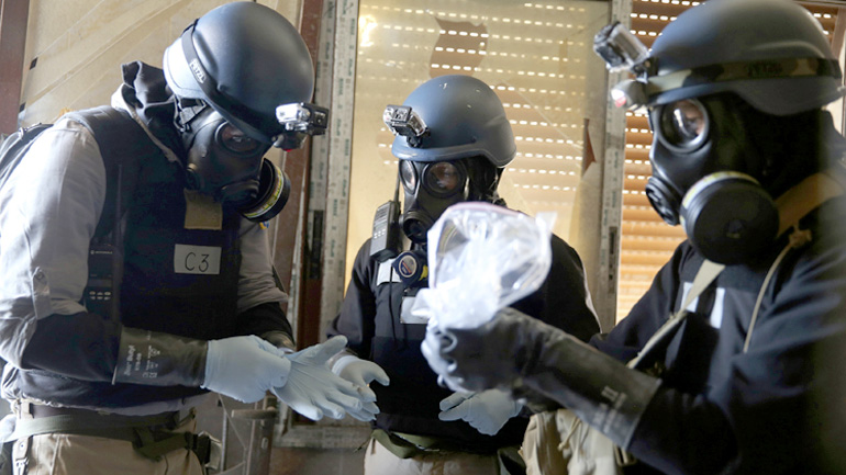 Συρία: Οι επιθεωρητές του ΟΑΧΟ συνέλεξαν δείγματα από τη Ντούμα για χημικά όπλα