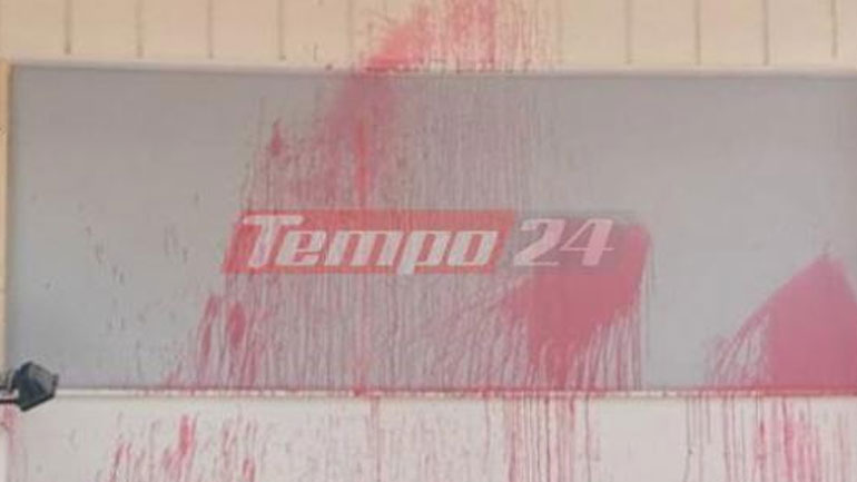 Eπίθεση με μπογιές σε συμβολαιογραφείο στην Πάτρα