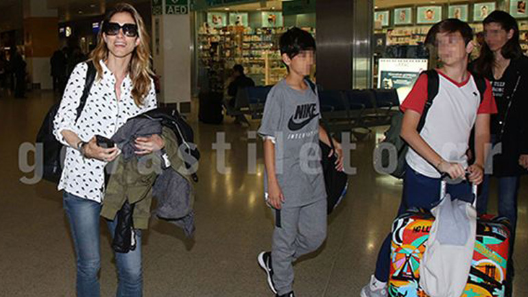 Ντορέττα Παπαδημητρίου: Στο αεροδρόμιο με τους γιους της!