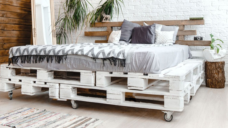 Διακοσμήστε το σπίτι σας και τον κήπο σας με κατασκευές από ξύλινη παλέτα