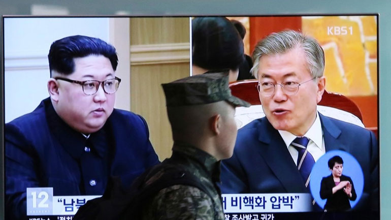 Ο Μουν Τζε-ιν και ο Κιμ Γιονγκ Ουν θα συναντηθούν πάνω στη στρατιωτική οροθετική γραμμή που χωρίζει την κορεατική χερσόνησο