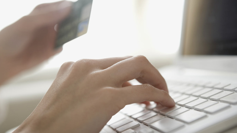 Ένωση Τραπεζών: 4+1 απαντήσεις για τη μείωση φόρου μέσω ηλεκτρονικών πληρωμών