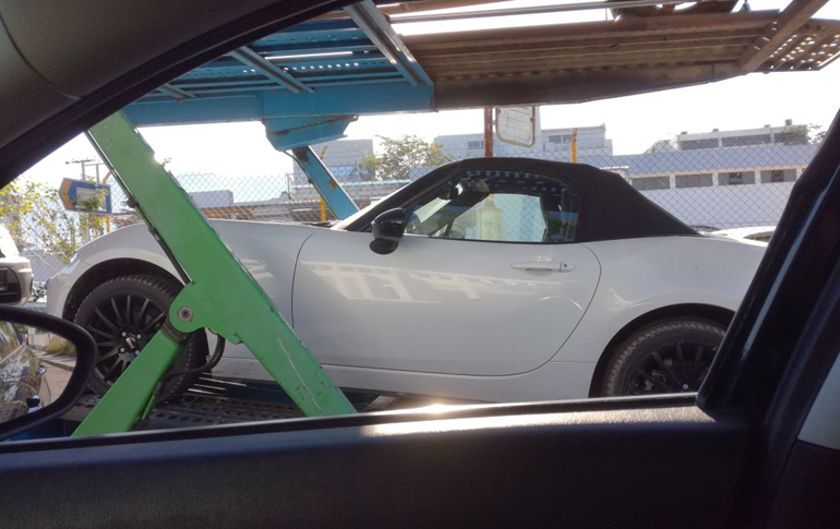 Καινούργιο MX-5 σε νταλίκα. Πού πάει άραγε;