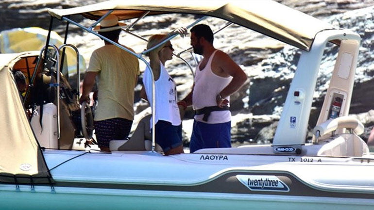 Η περιπέτεια της Ελένης Μενεγάκη με το φουσκωτό και τον Μάκη Παντζόπουλο