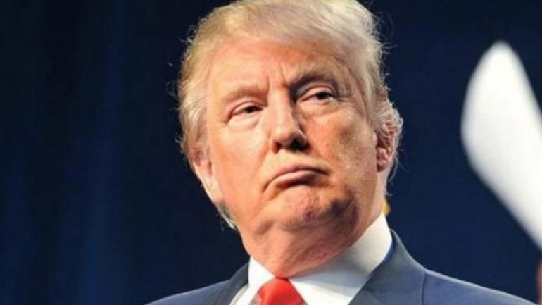 Ο Σειρηνάκης κάλεσε τον Τραμπ στα… Sirina International Erotic Awards