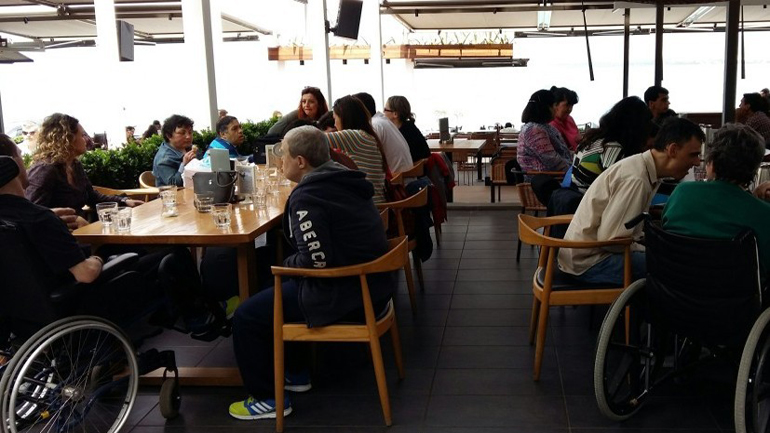 Εξετάζεται η λειτουργία συνεταιριστικού καφέ με εργαζομένους ΑμεΑ