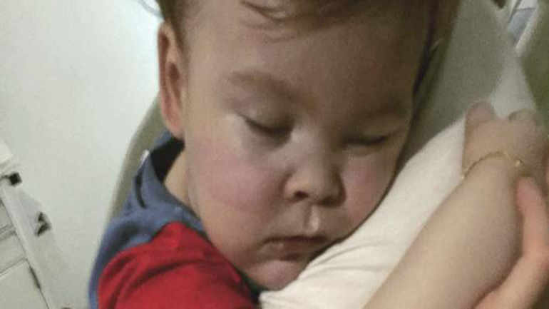 Πάπας Φραγκίσκος: Είμαι βαθιά συγκινημένος από τον θάνατο του μικρού Άλφι