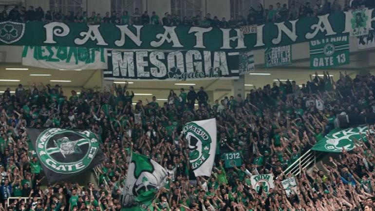 Στο αεροδρόμιο οι οργανωμένοι: «Μπράβο, σας στηρίζουμε» Στο αεροδρόμιο οι οργανωμένοι: «Μπράβο, σας στηρίζουμε»