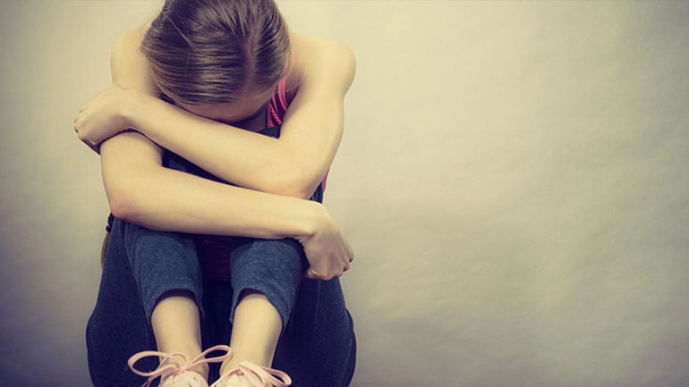 Κατάθλιψη: Με ποια συμπτώματα εκδηλώνεται σε παιδιά και εφήβους