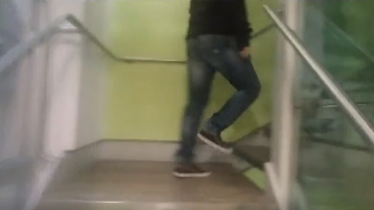 Σύλληψη μέλους του Ρουβίκωνα για την παρέμβαση στο Βρετανικό Συμβούλιο Σύλληψη μέλους του Ρουβίκωνα για την παρέμβαση στο Βρετανικό Συμβούλιο