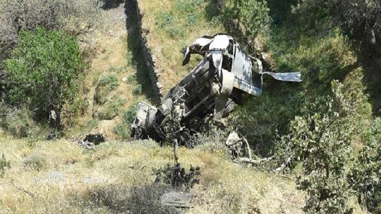 Τραγωδία στην Τήνο: Δύο νεκροί από πτώση απορριμματοφόρου σε γκρεμό 100 μέτρων Τραγωδία στην Τήνο: Δύο νεκροί από πτώση απορριμματοφόρου σε γκρεμό 100 μέτρων