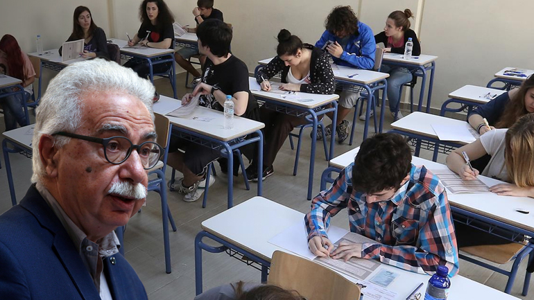 Καταργούνται οι πανελλήνιες εξετάσεις