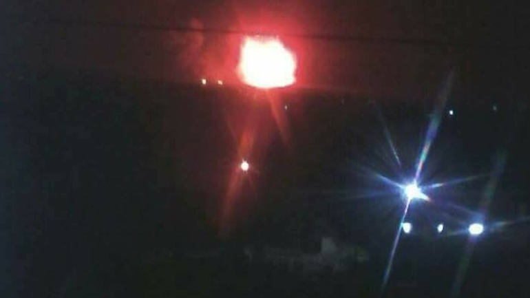 SANA: «Πύραυλοι του εχθρού έπληξαν στρατιωτικές θέσεις στις επαρχίες Χάμα και Χαλέπι»