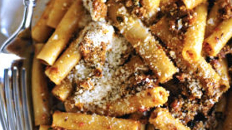 Μακαρόνια σέλινο με μοσχαράκι ραγού