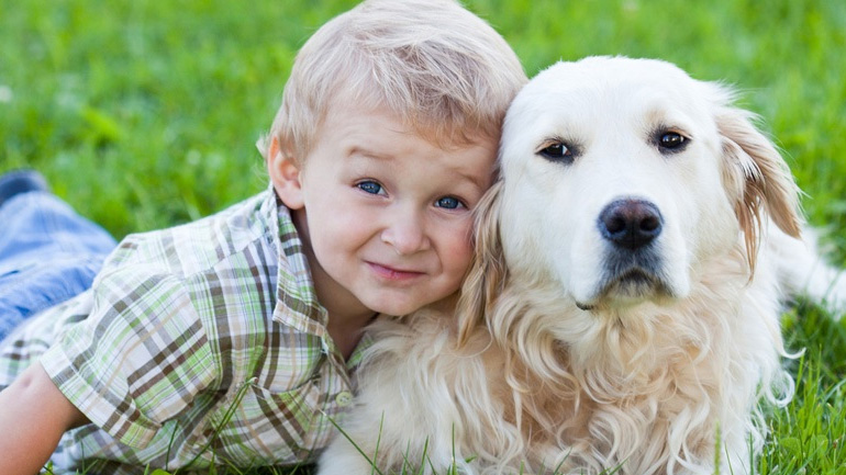 Παιδί και σκύλος: πώς να φτιάξεις την τέλεια σχέση μεταξύ τους