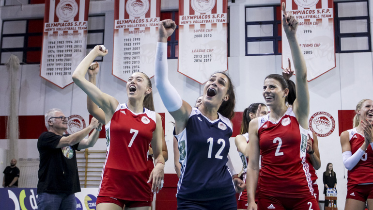 Ιστορικό τρεμπλ για τον Ολυμπιακό στο βόλεϊ γυναικών
