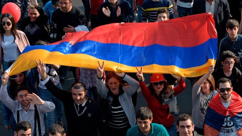 Αρμενία: Περισσότεροι από 20.000 διαδηλωτές ζητούν την εκλογή του Νικόλ Πασινιάν