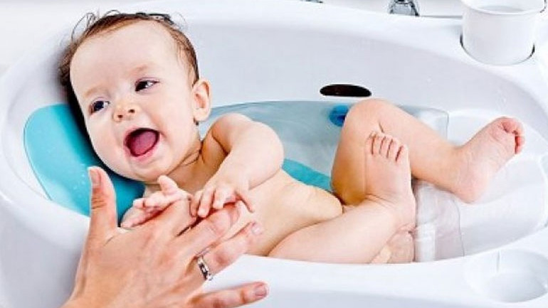 Ποια είναι η ιδανική θερμοκρασία για να κάνεις μπάνιο το μωράκι σου;