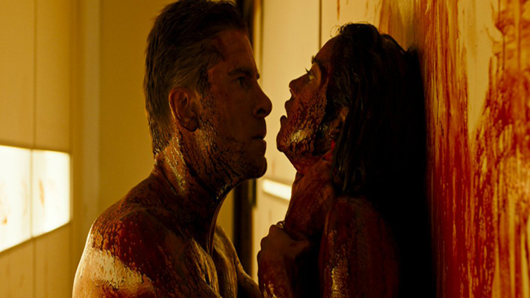 «Revenge», ένα θρίλερ εκδίκησης της Κοραλί Φαρζάτ