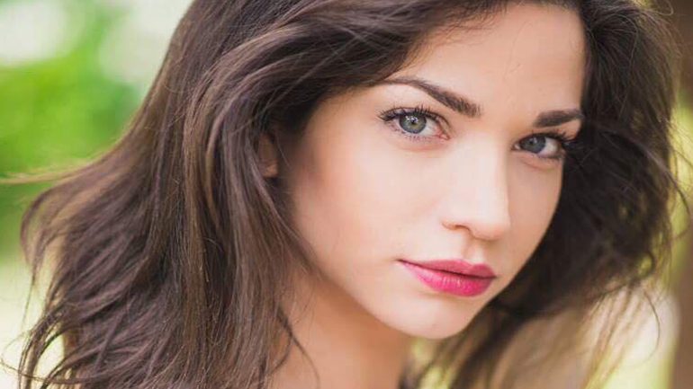 «Χτυποκάρδια στο Θρανίο» με την Κατερίνα Γερονικολού και τον Ορέστη Τζιόβα στο θέατρο Ήβη