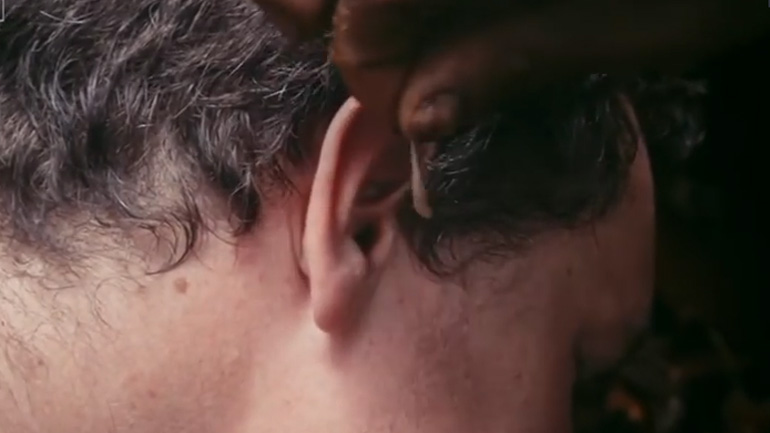 Όταν δεν έχεις μπατονέτες στη ζούγκλα