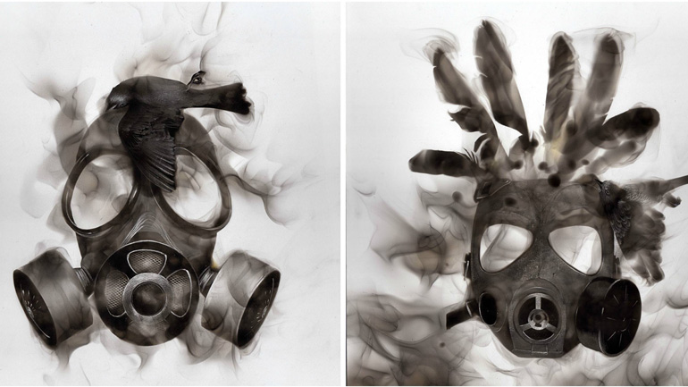 Καλλιτέχνης ζωγραφίζει με φλόγα