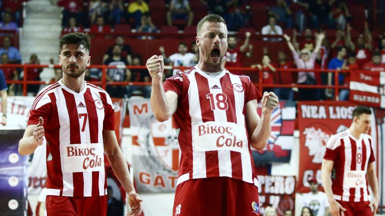 Βόλεϊ: Προβάδισμα τίτλου για τον Ολυμπιακό, 3-2 σετ τον ΠΑΟΚ