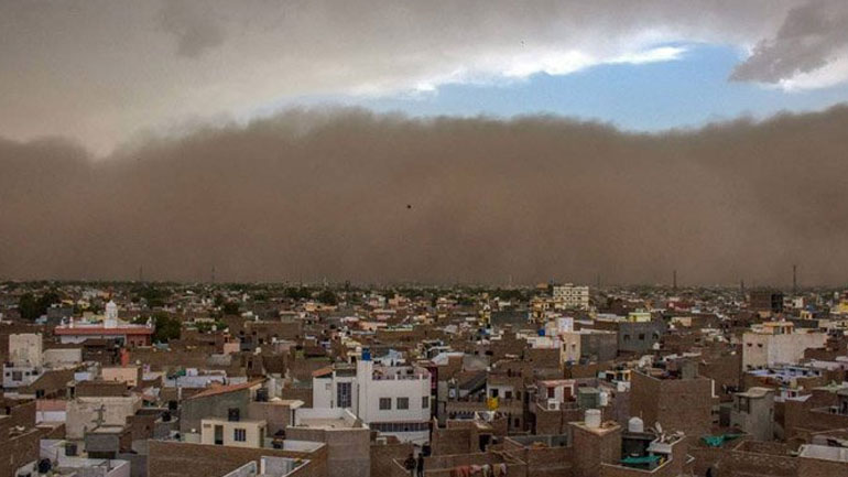 Φονική αμμοθύελλα σαρώνει την Ινδία – Τουλάχιστον 77 νεκροί και 143 τραυματίες