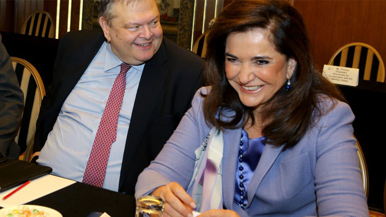 Βουλή: Βενιζέλος και Μπακογιάννη υπέρ της αναδοχής από ομόφυλα ζευγάρια