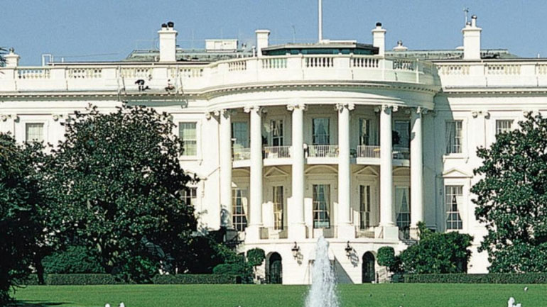 Λευκός Οίκος: «Ο Ντ. Τραμπ δεν γνώριζε ότι η Στόρμι Ντάνιελς πληρώθηκε από τον δικηγόρο του»