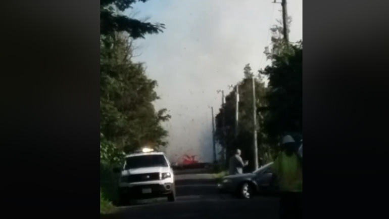 Χαβάη: Η τρομακτική στιγμή που η λάβα χύνεται στον δρόμο