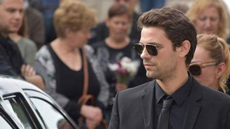 Αποστόλης Τότσικας: Η πρώτη φωτογραφία του ηθοποιού μετά την κηδεία του πατέρα του