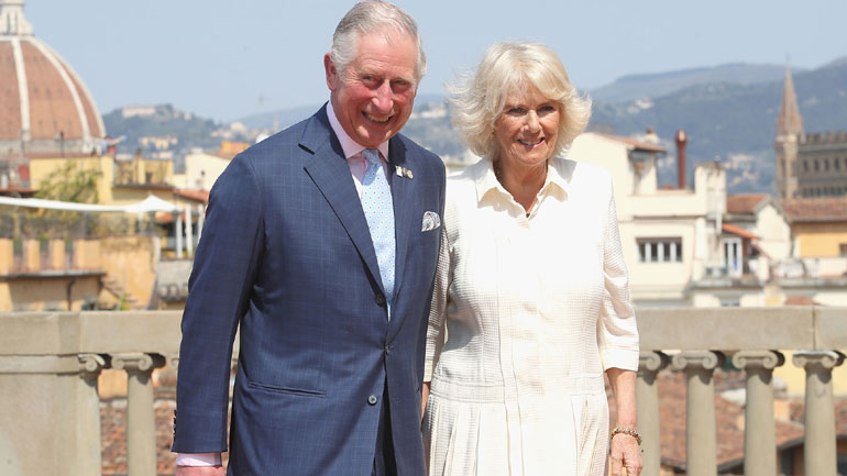 Κόκκινο χαλί για τον Κάρολο και την Καμίλα