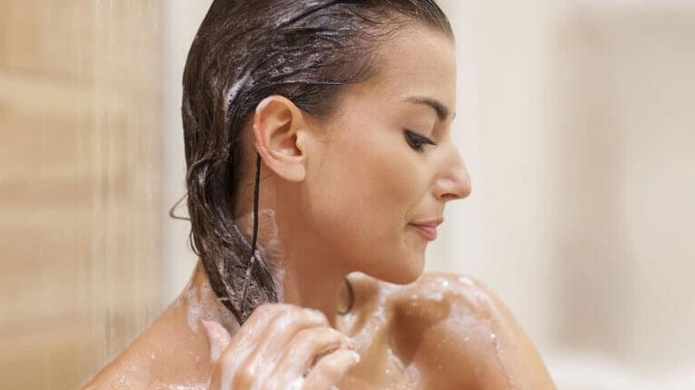 Τα σαμπουάν με αυτό το συστατικό που πρέπει να αποφεύγεις!