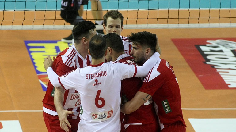 «Ματς μπολ» τίτλου στην Πυλαία για τον Ολυμπιακό, 3-0 σετ τον ΠΑΟΚ