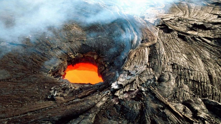 Εκρήξεις και λάβα από το ηφαίστειο Κιλαουέα στη Χαβάη – Χιλιάδες άνθρωποι εγκαταλείπουν τα σπίτια τους