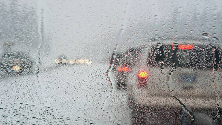 Βροχές και καταιγίδες και την Δευτέρα