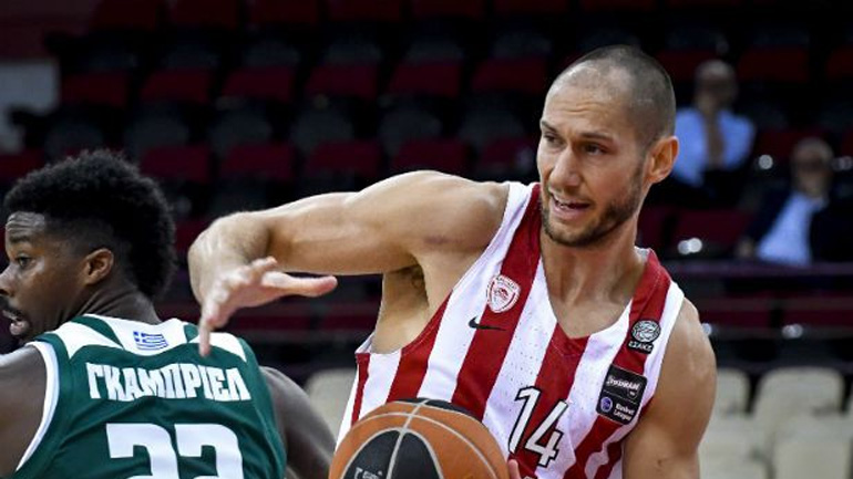 Κάνει αρθροσκόπηση και στα δύο γόνατα ο Τιλί