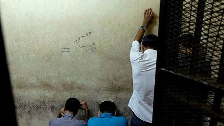 Αίγυπτος: Η Διεθνής Αμνηστία καταγγέλλει την παρατεταμένη κράτηση των πολιτικών κρατουμένων στην απομόνωση