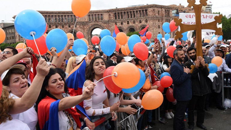 Αρμενία: Το κοινοβούλιο εξέλεξε τον ηγέτη της αντιπολίτευσης Νικόλ Πασινιάν στην πρωθυπουργία