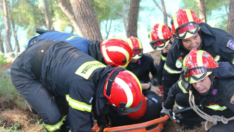 Επιχείρηση για τη μεταφορά ανεμοπτεριστή που έπεσε στο Κάθισμα Λευκάδας