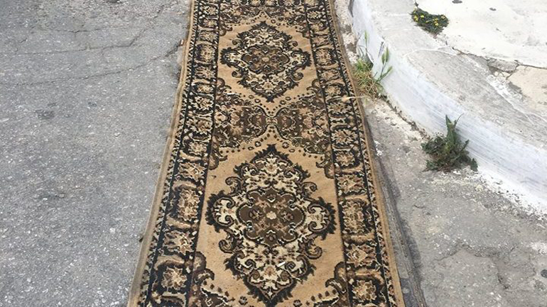 Χάνια: Κάλυψαν φρεάτιο με… χαλί