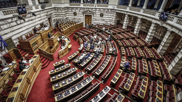 Πέρασε ο νόμος για την αναδοχή