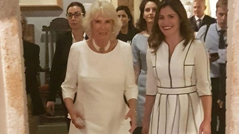 Στο Μουσείο Μπενάκη η Μπέττυ Μπαζιάνα και η δούκισσα της Κορνουάλης Καμίλα