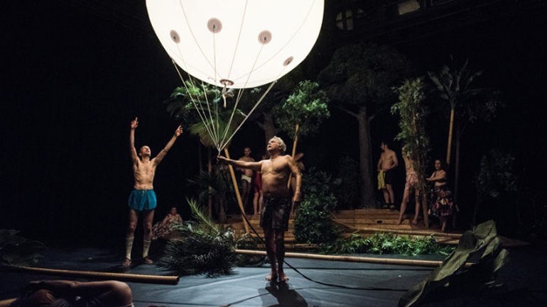 Οι «Όρνιθες» του Νίκου Καραθάνου κατακτούν τη Νέα Υόρκη