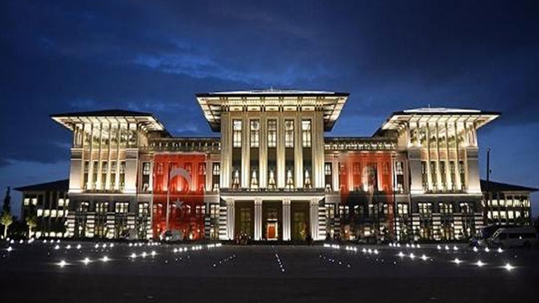 Ξέφρενη πτώση της τουρκικής λίρας