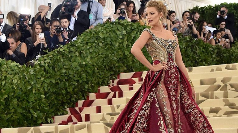 Met Gala 2018: Το φόρεμα της Blake Lively χρειάστηκε περισσότερες από 600 ώρες για να ολοκληρωθεί